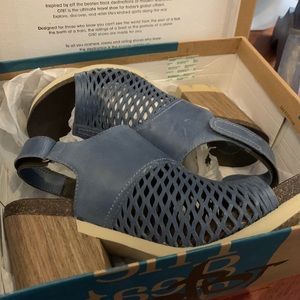 GORGEOUS!! Jet Set Blue OTBT Chunky Heel NEW Sz 10